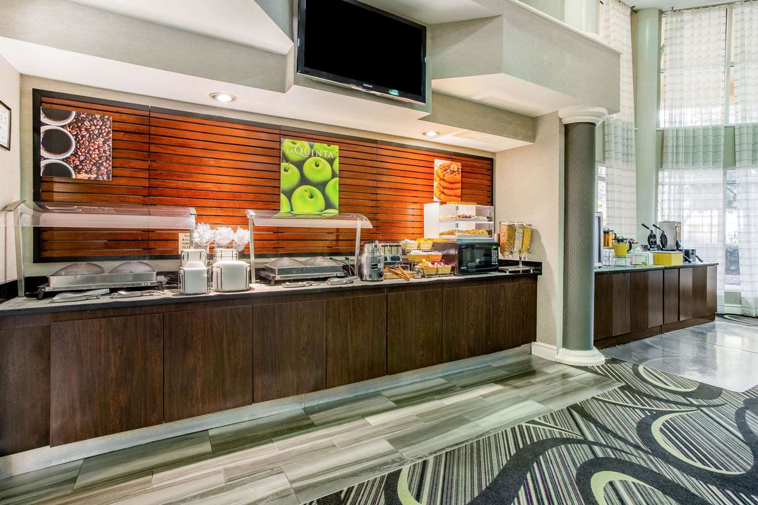 La Quinta Inn & Suites by Wyndham Raleigh Durham Airport 5/25
