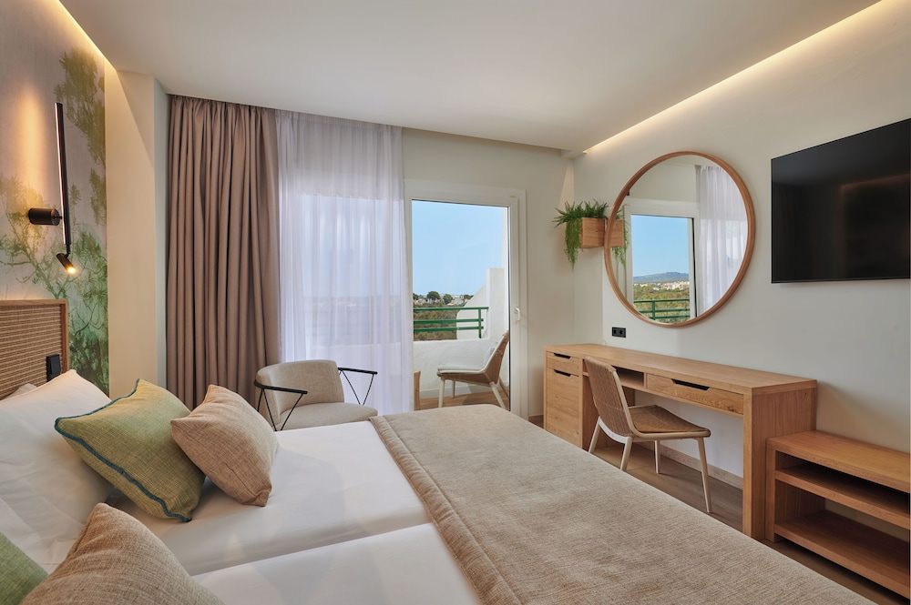 Room, Twin Beds, Partial Sea View