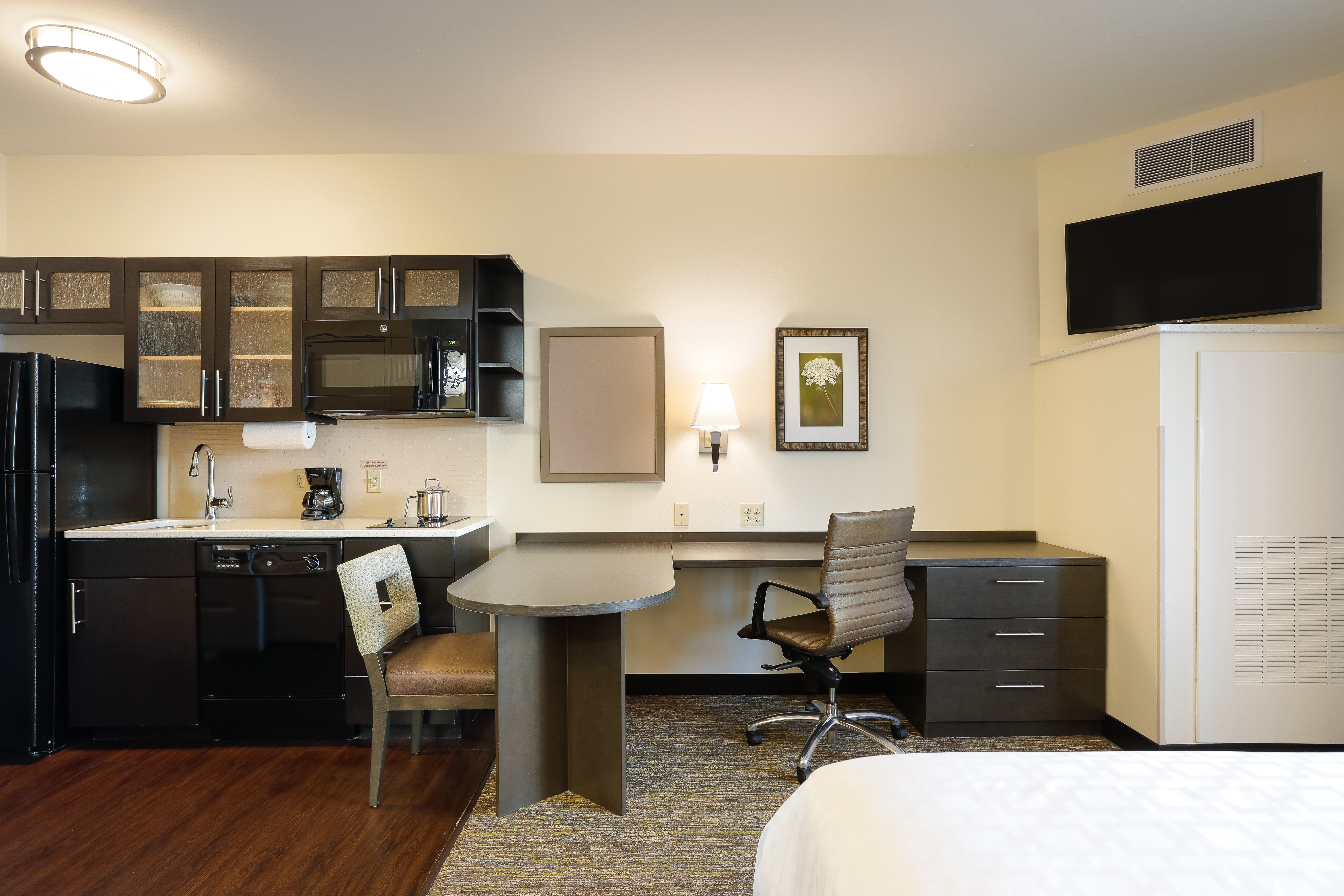 CANDLEWOOD SUITES LENEXA - OVERLAND PARK AREA 63/69