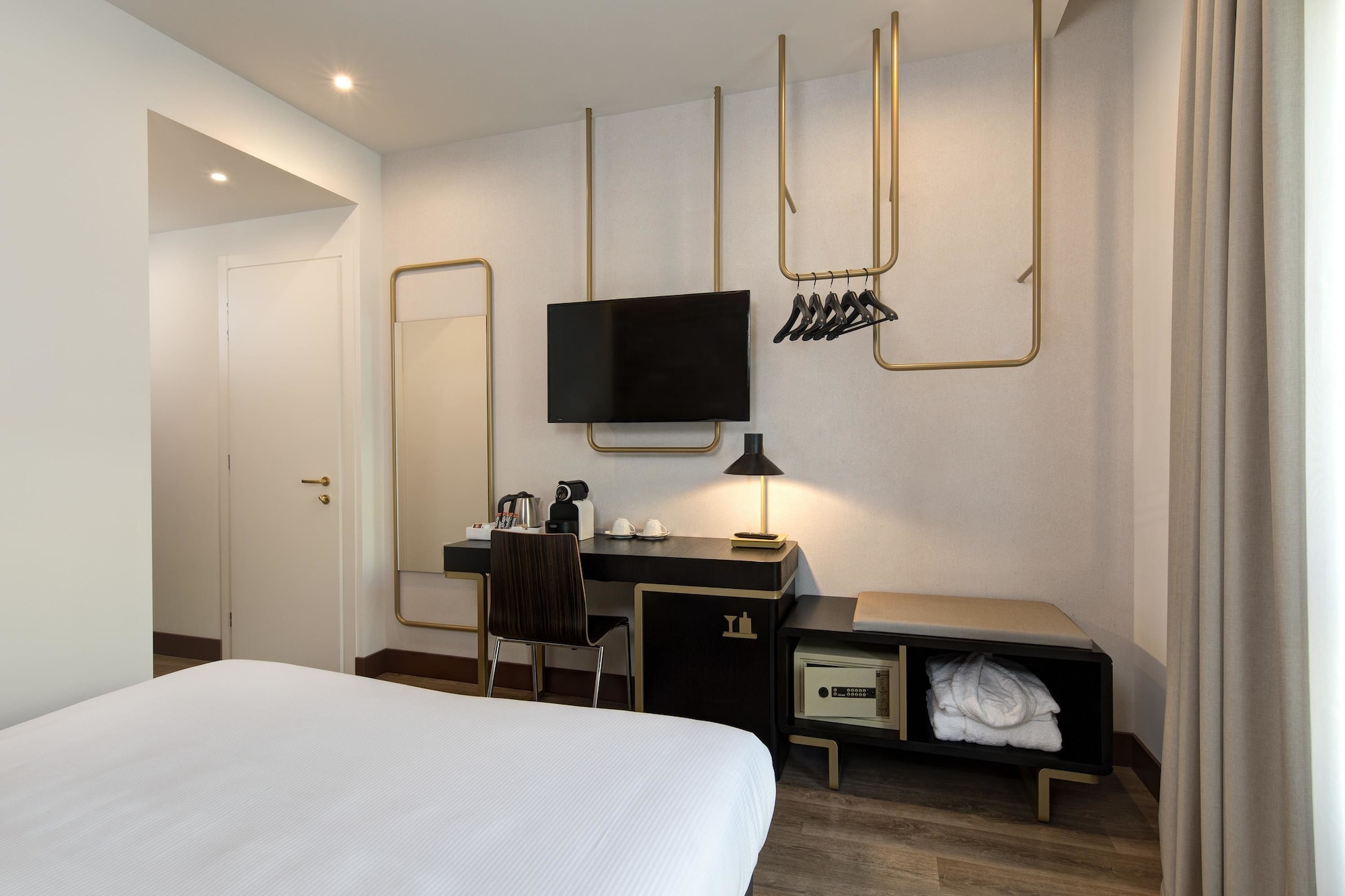 Superior, Convertible Double Bed