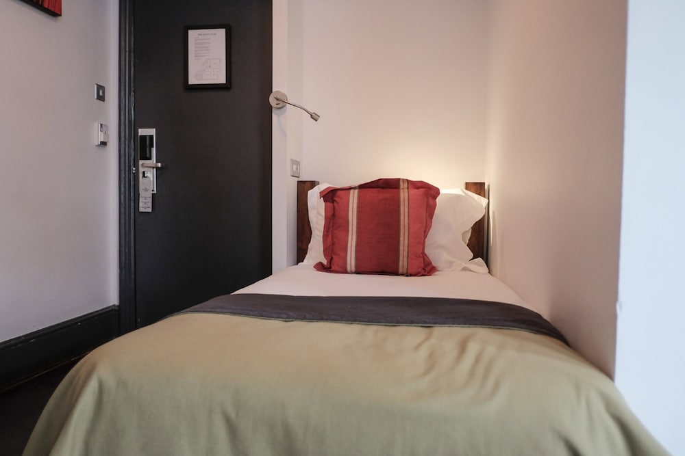 The Wellington Hotel, Waterloo 18/50