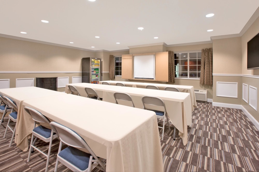 Microtel Inn And Suites Gardendale 25/33