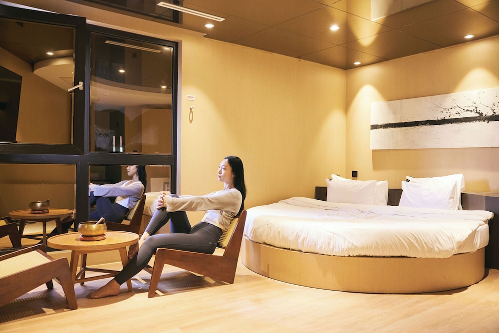 Suite, Queen Bed