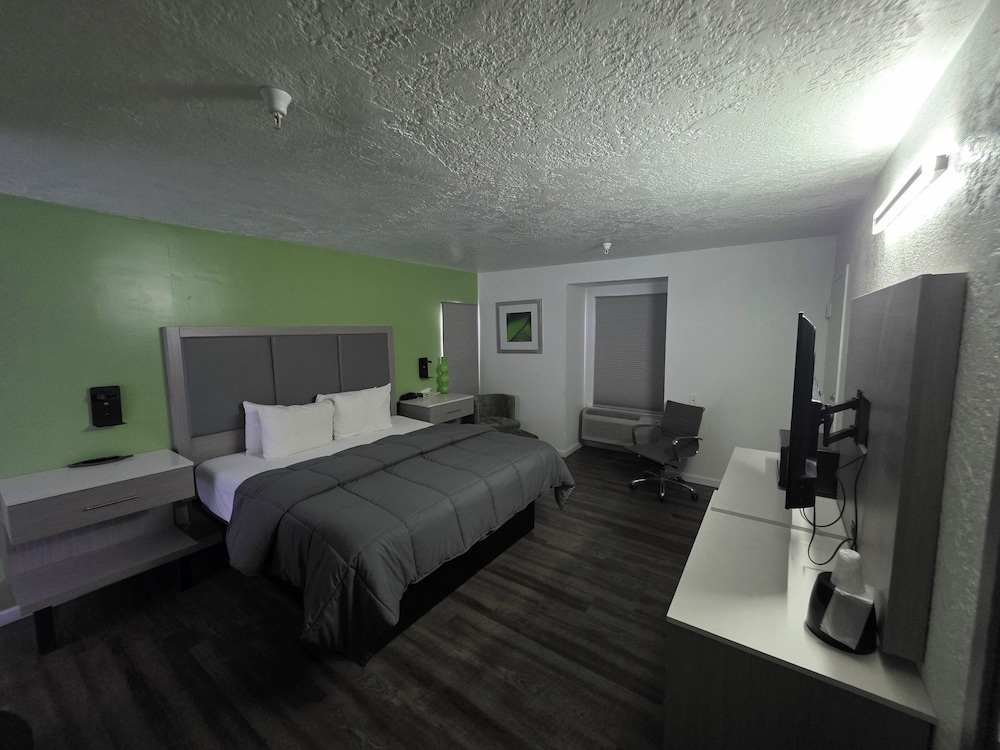 ROOM, KING BED, ACCESSIBLE