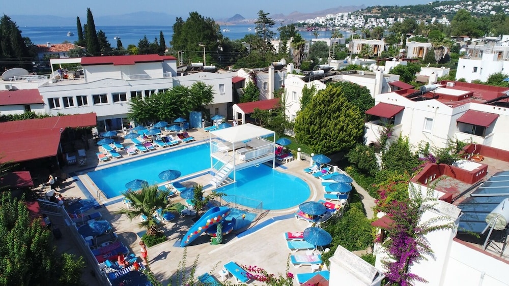 Summer Garden Suites And Beach Hotel 50/59