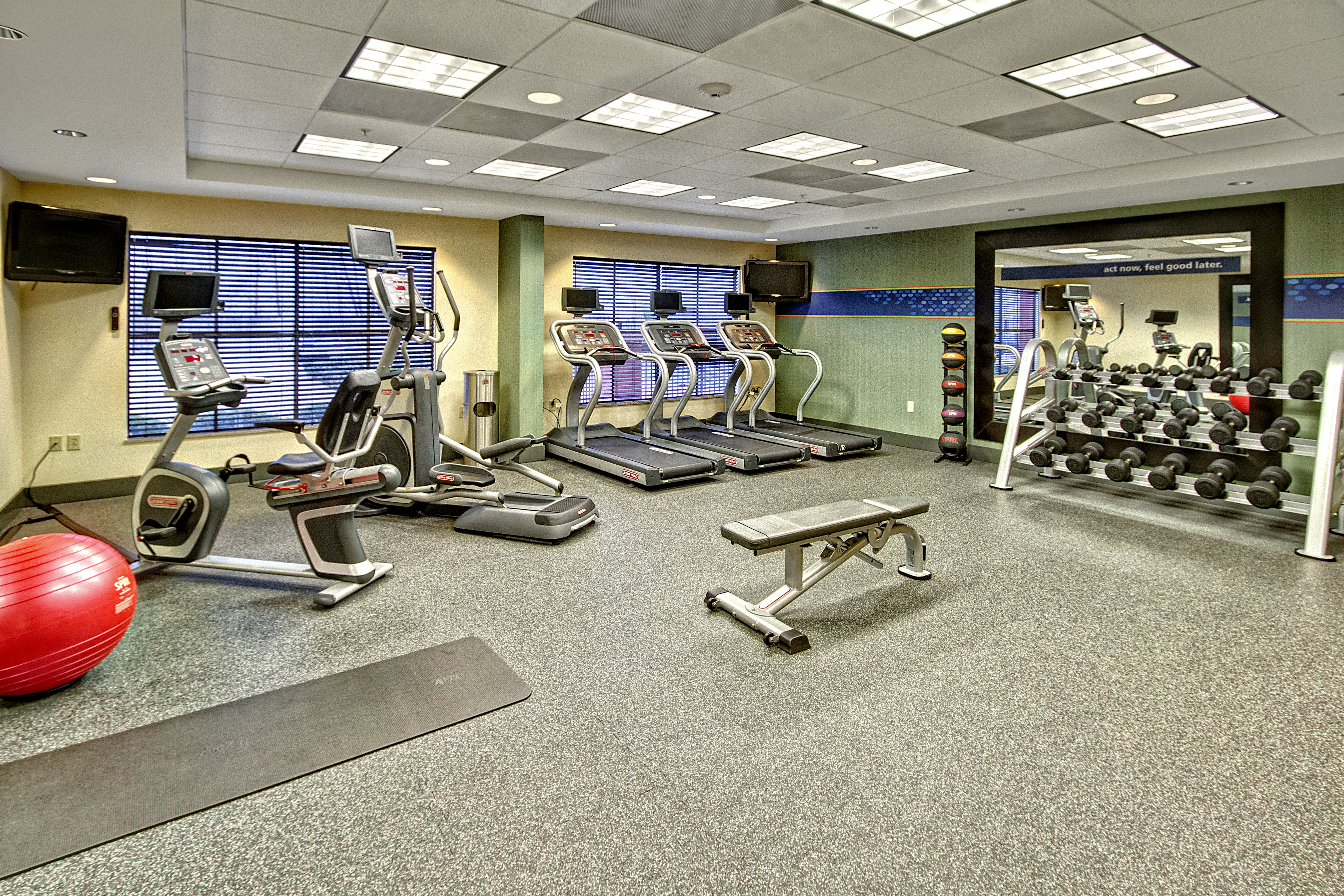 Hampton Inn Cleveland 20/35