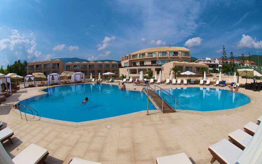 Ionian Emerald Resort 25/30
