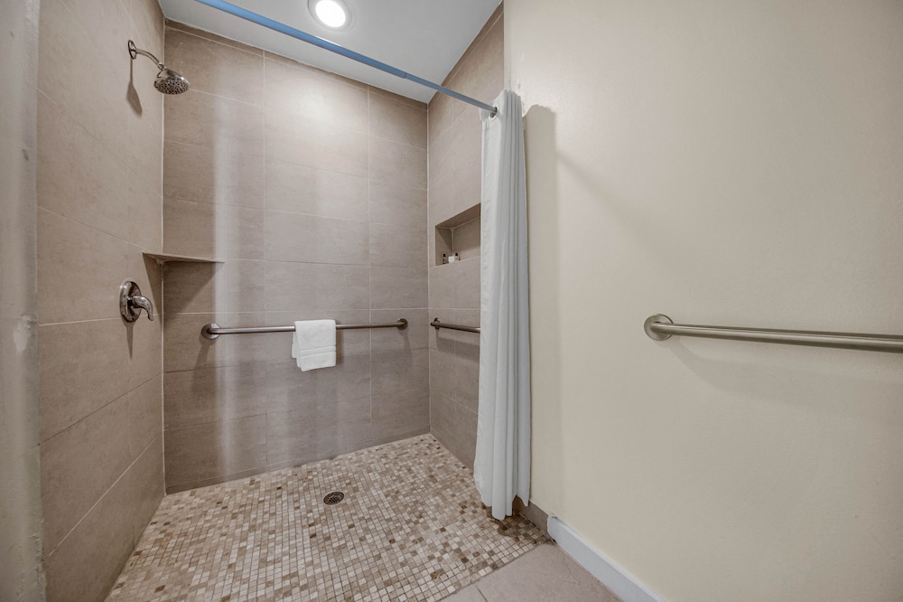 Peninsula Island Resort Spa All Suites 65/66
