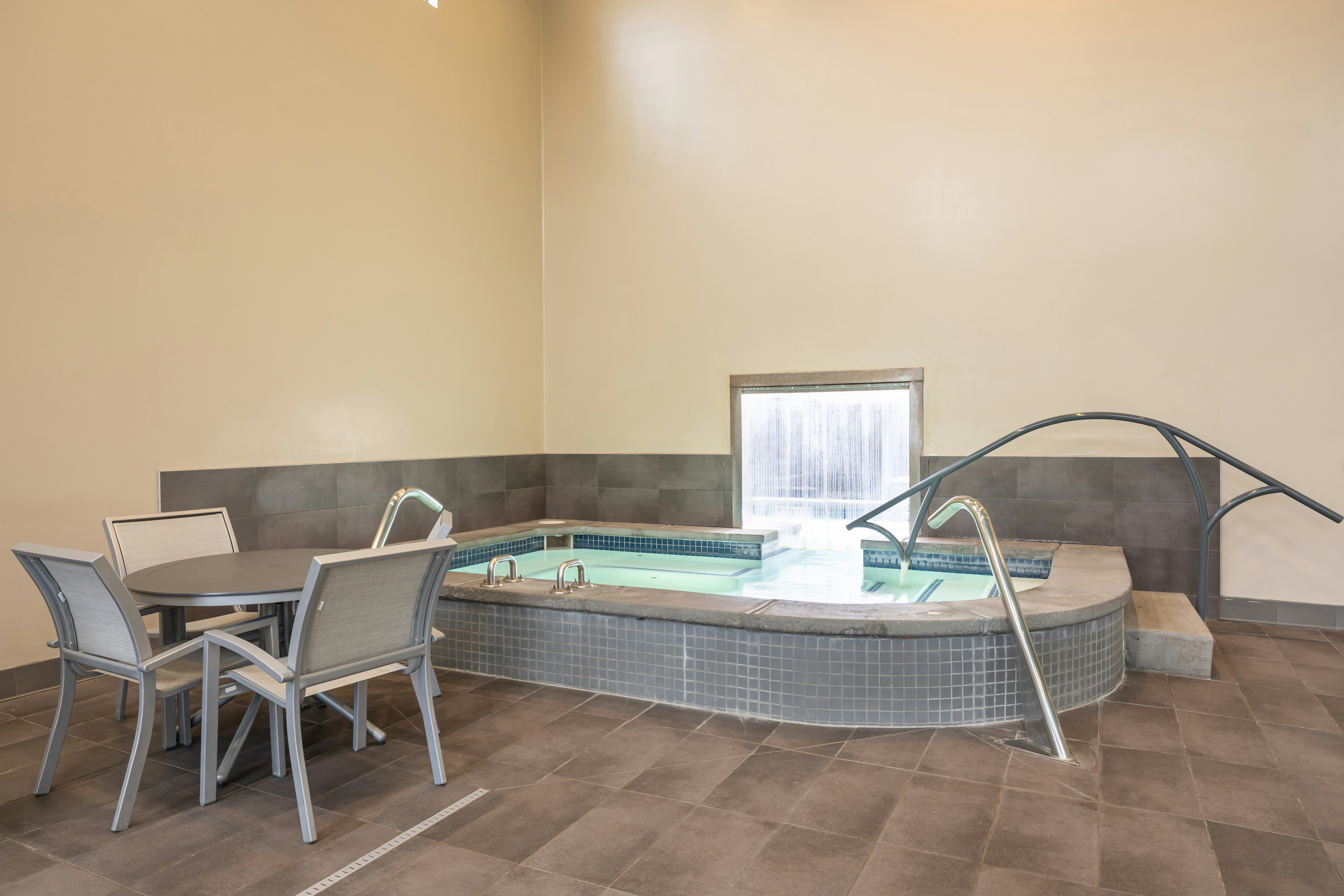 Hampton Inn & Suites Logan 47/48