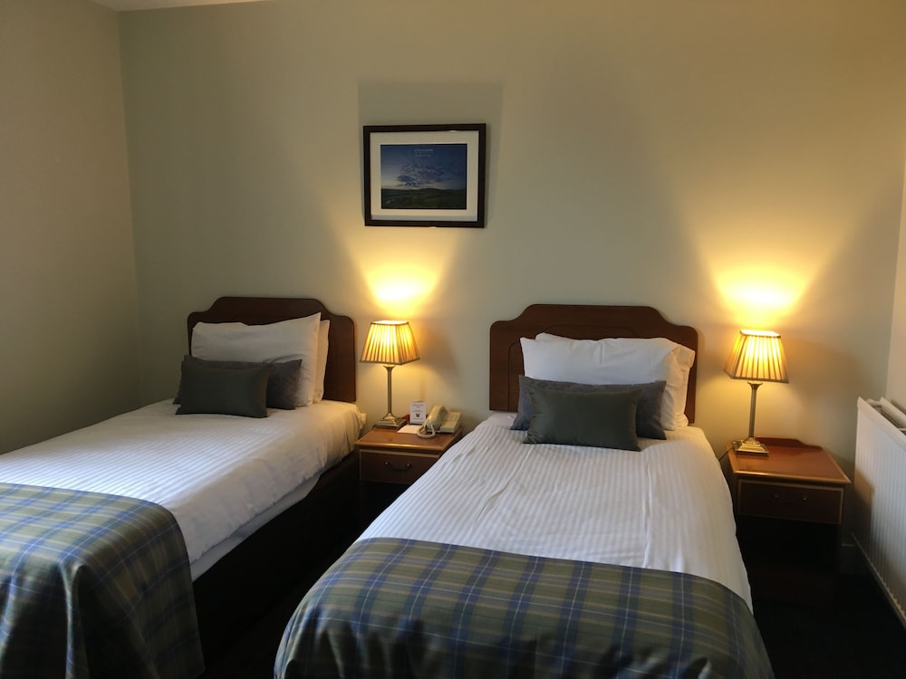 NETHYBRIDGE HOTEL 11/71