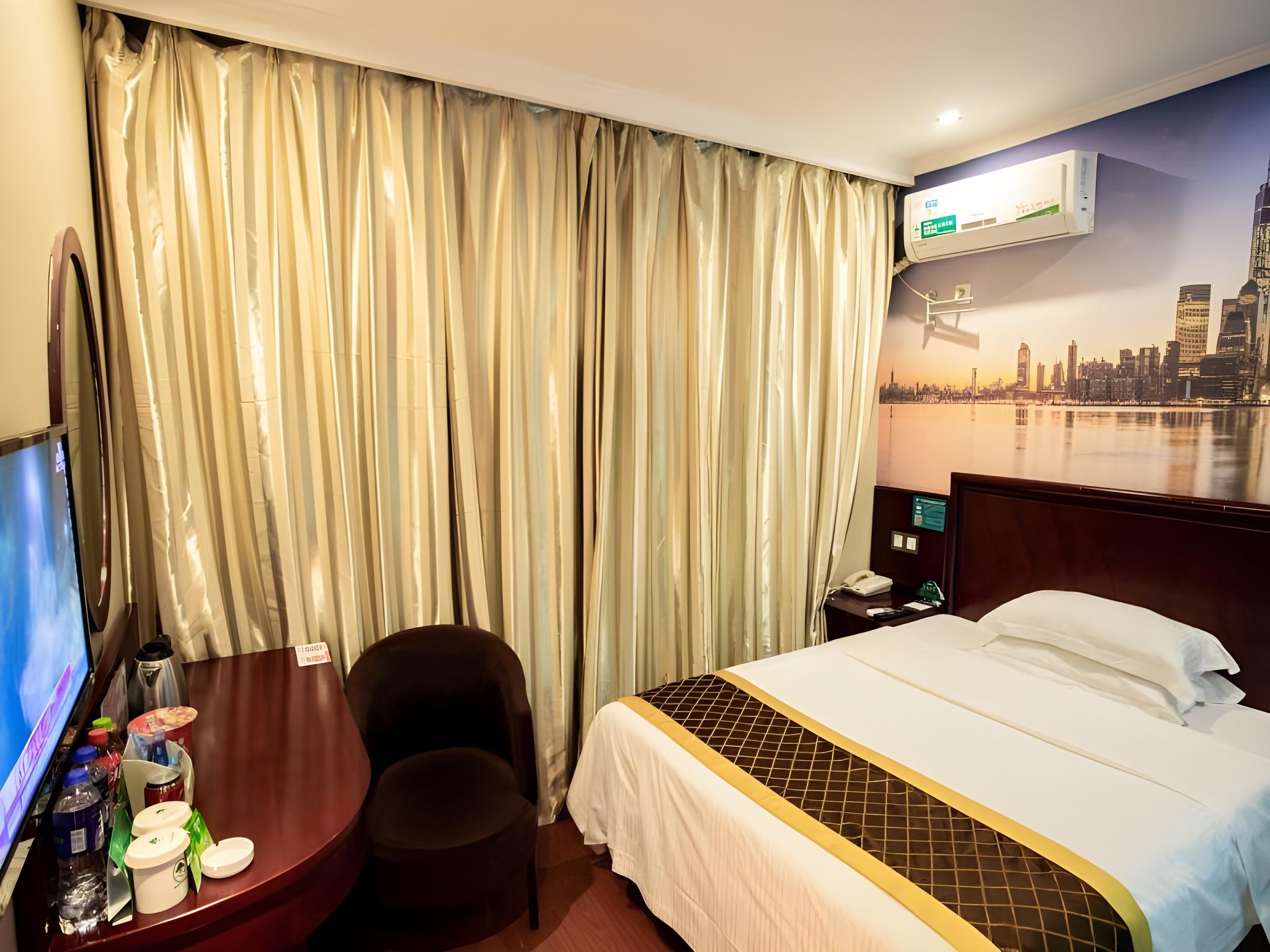Room, Double Bed, Electronic Cigarette Only