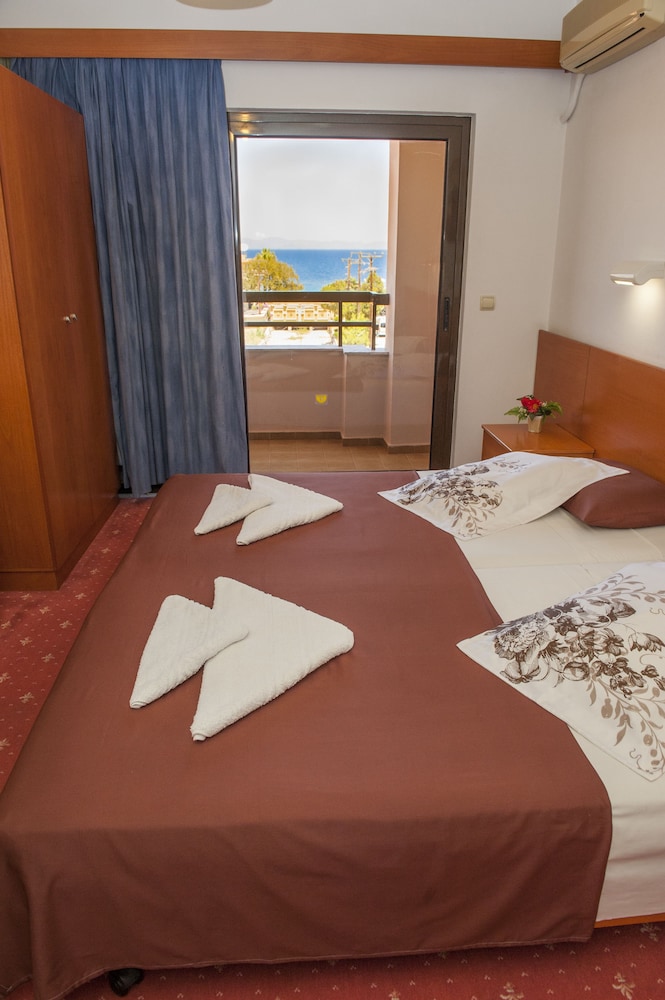 Heleni Beach Hotel 12/50