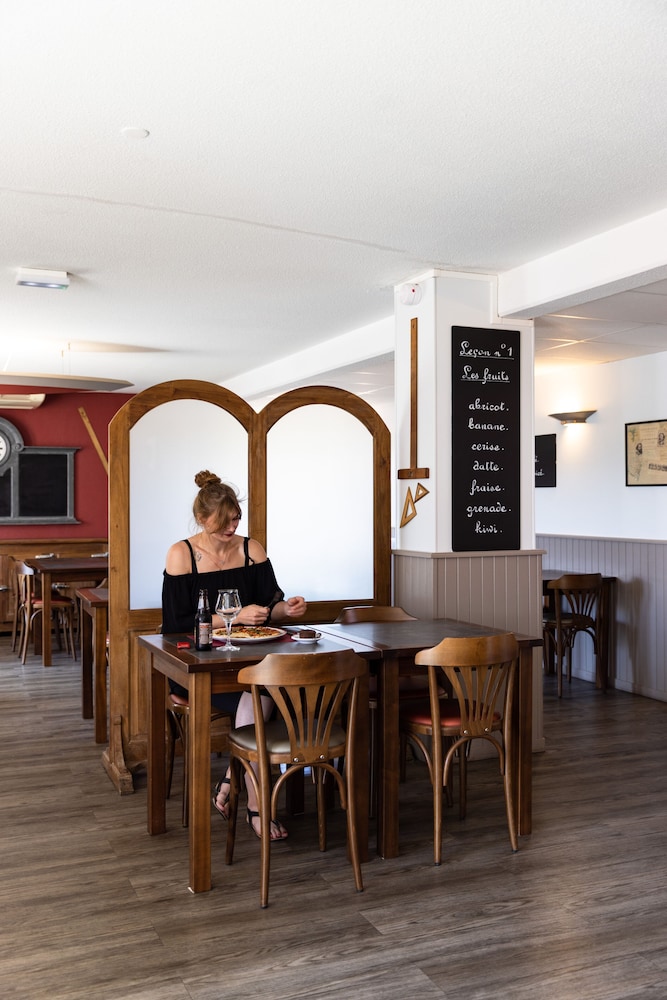 Ibis Autun 3/45