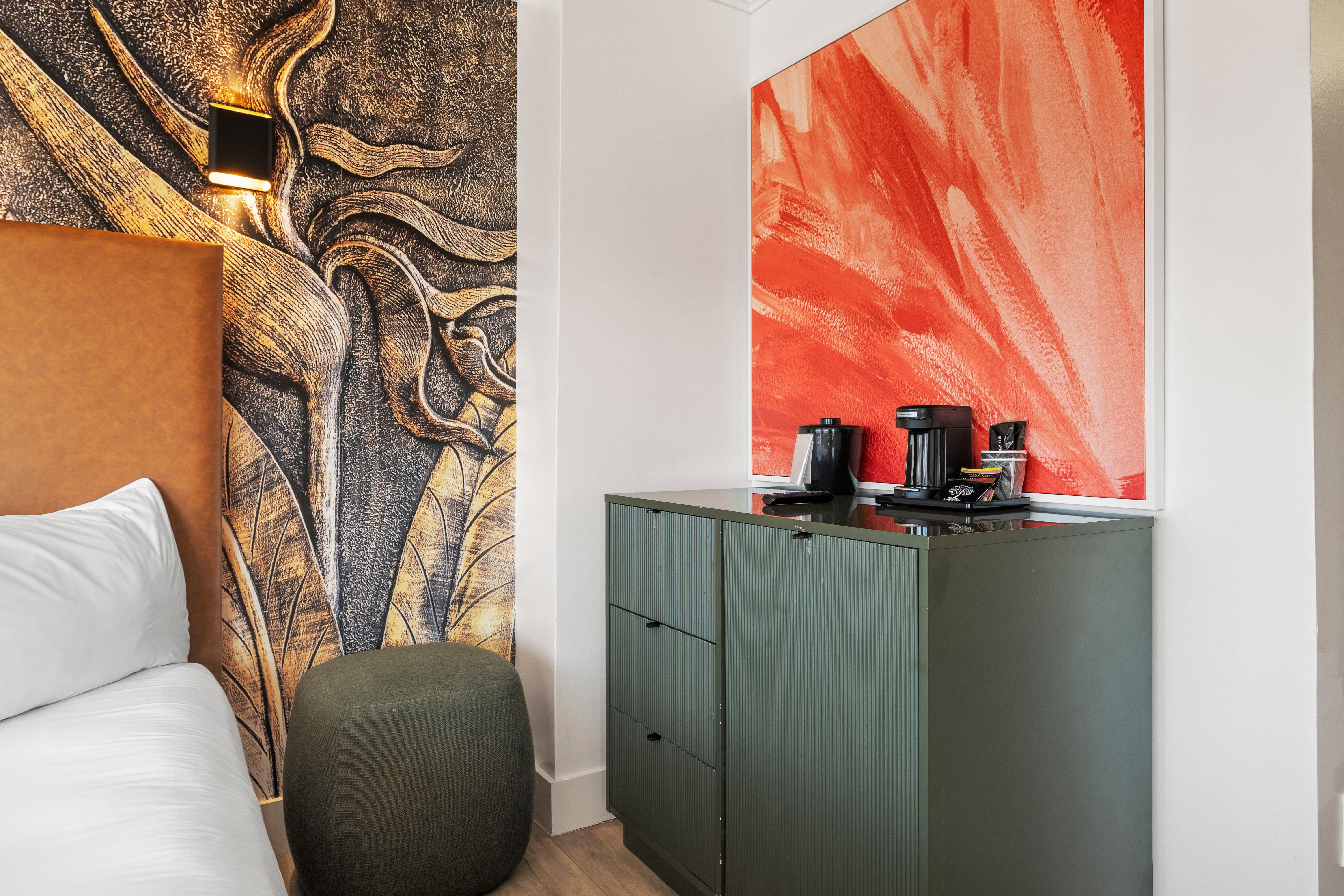 Nob Hill Hotel 20/84