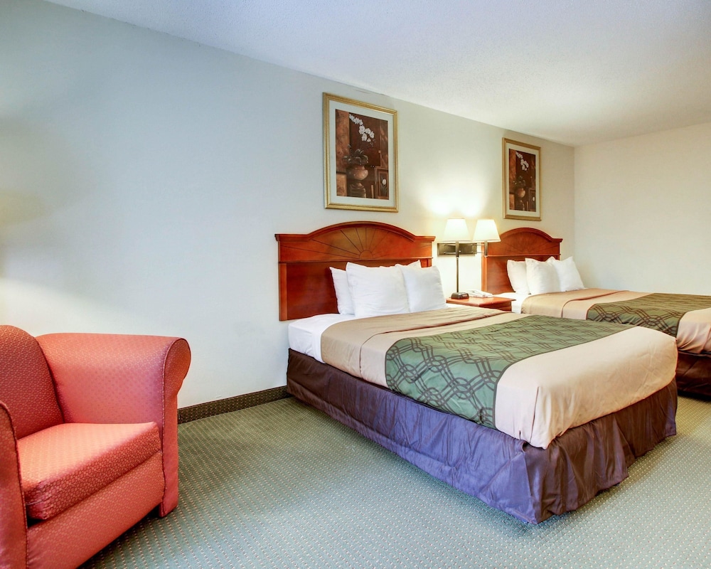 Econo Lodge Inn & Suites Gulfport Airport 12/22