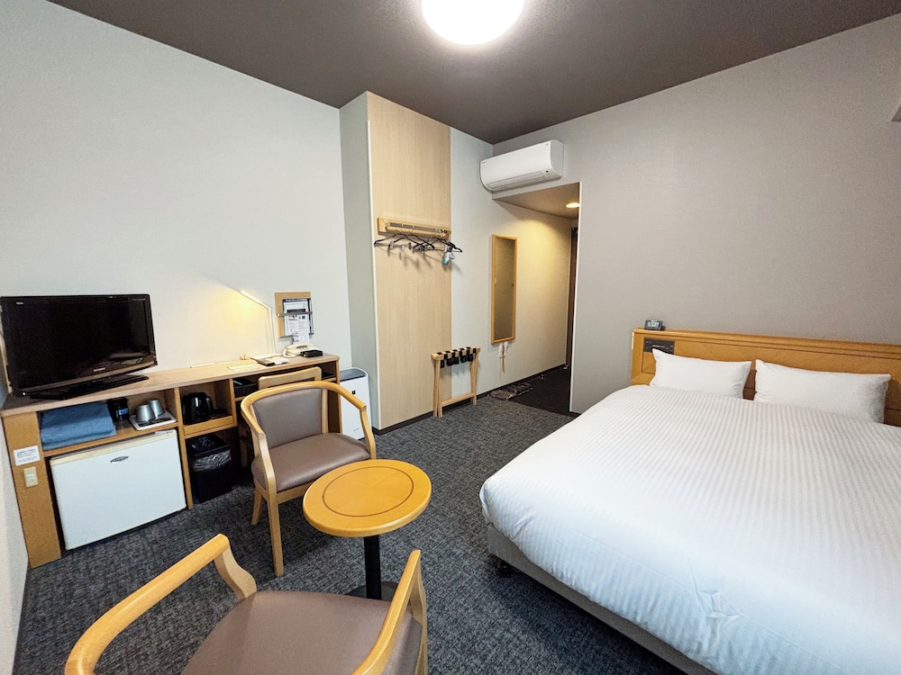 ROOM, DOUBLE BED
