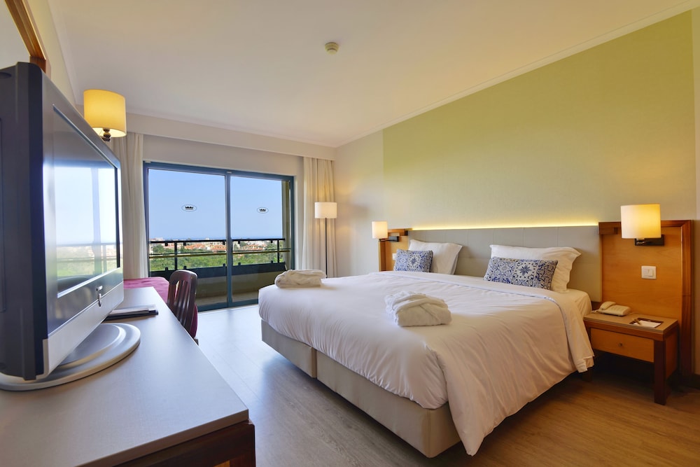 Holiday Inn Algarve Albufeira by IHG 23/79