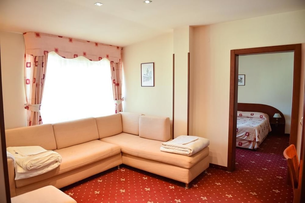 Martin Hotel 25/45