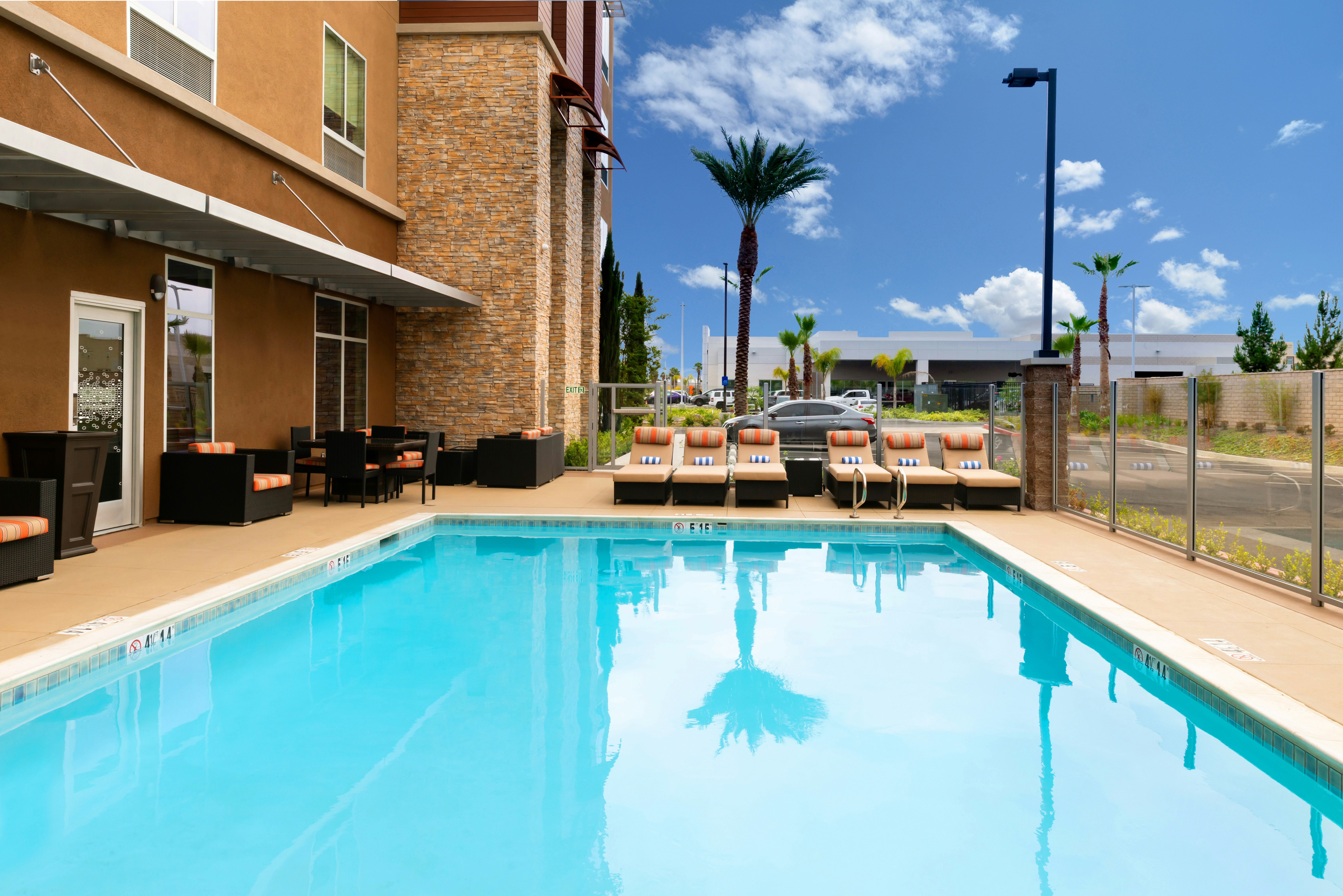 Hampton Inn & Suites Buena Park 34/55