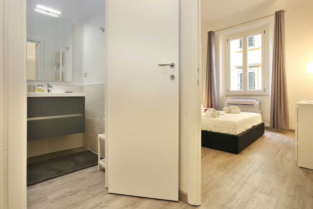 Cristina Suite 12/14
