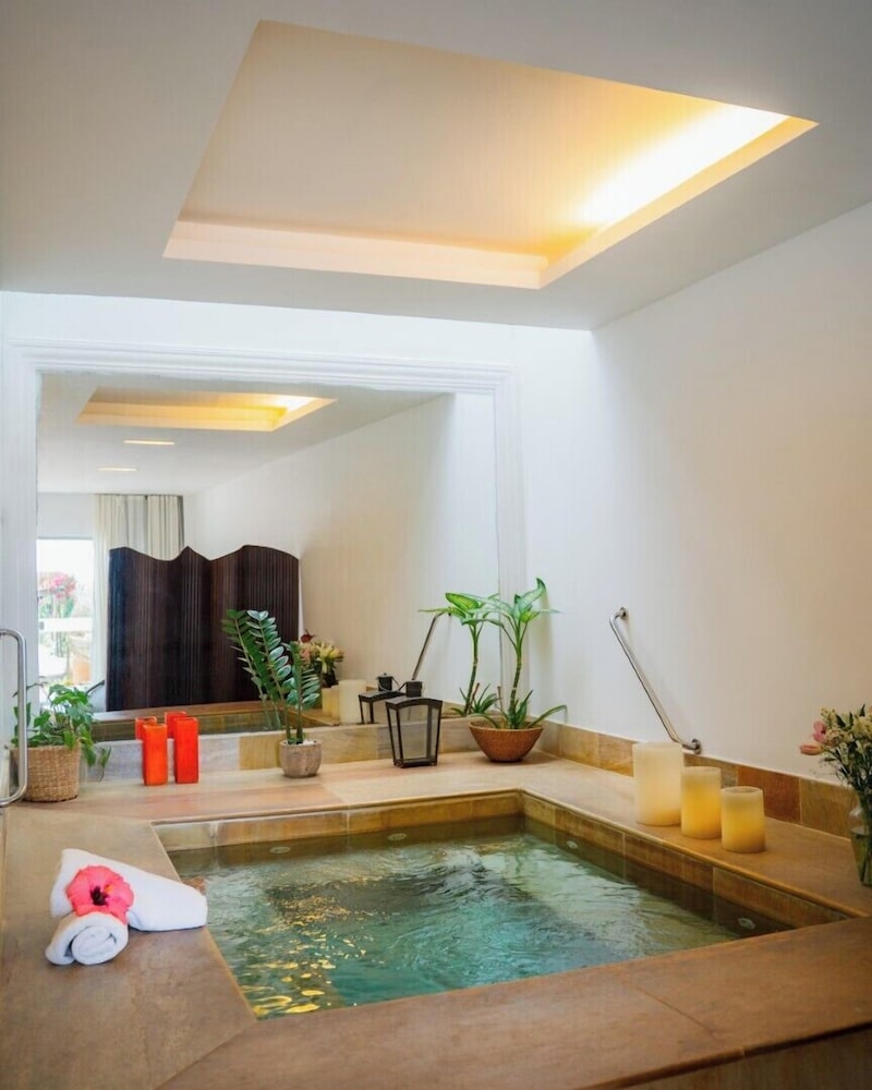 swimming pool spa