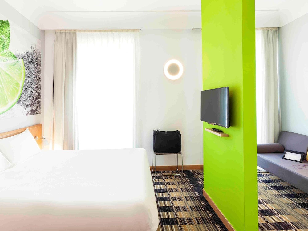 IBIS STYLES NAPOLI GARIBALDI 24/66