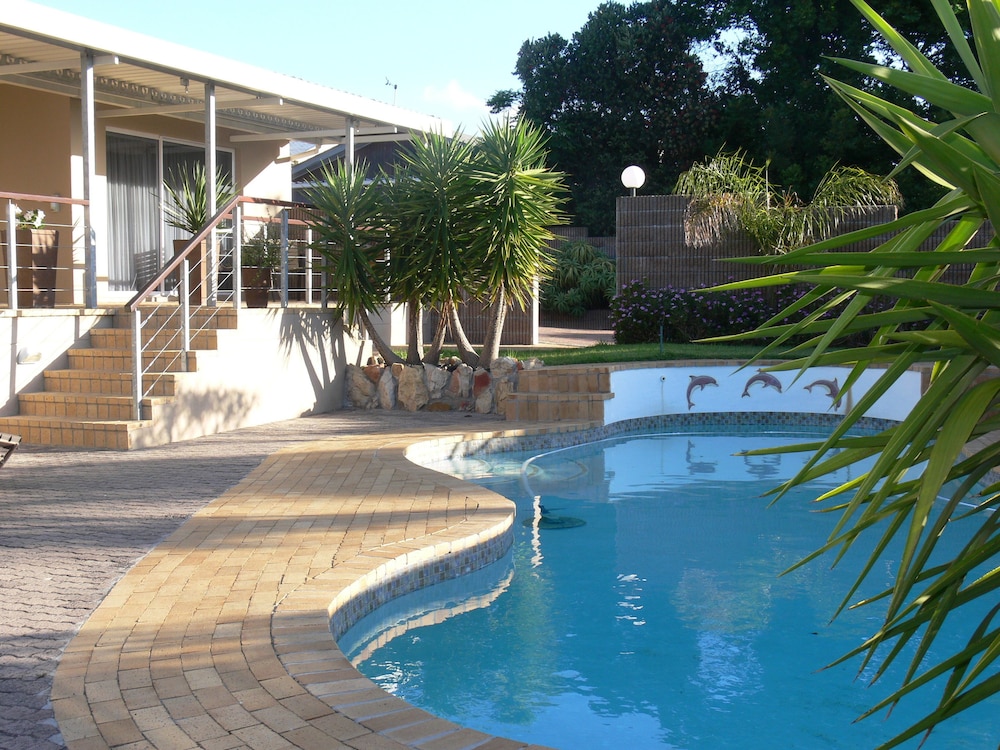 Hajos Lodge and Tours 42/50