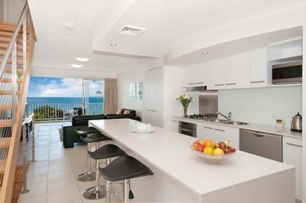 ON THE BEACH RESORT BRIBIE ISLAND 33/50