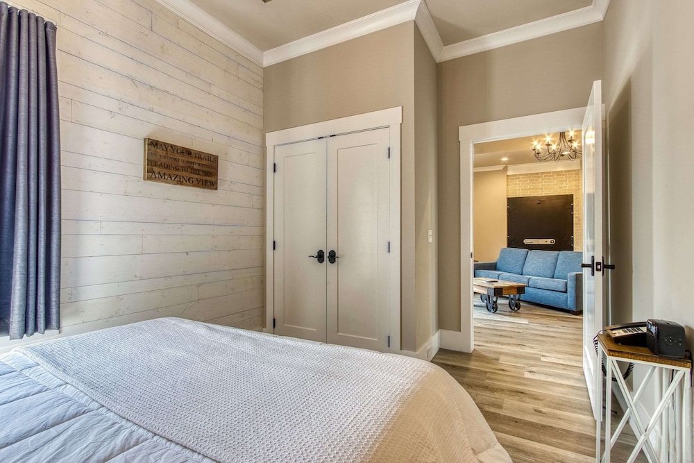 New Hotel Collection Smoky Mountains 16/50