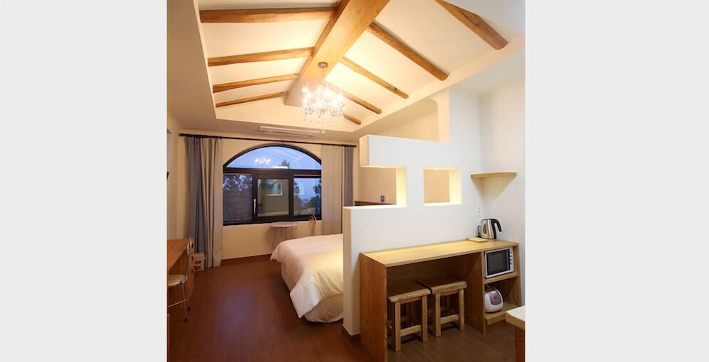 Nomad Pension In Jeju 45/62