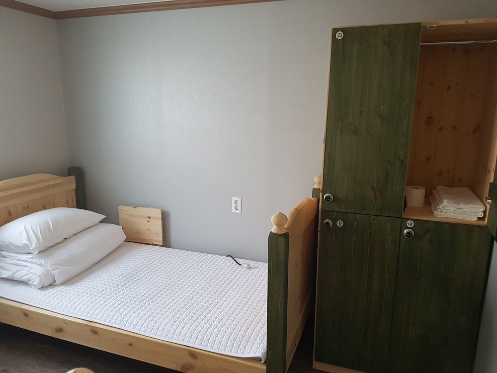 The View Hostel 8/27