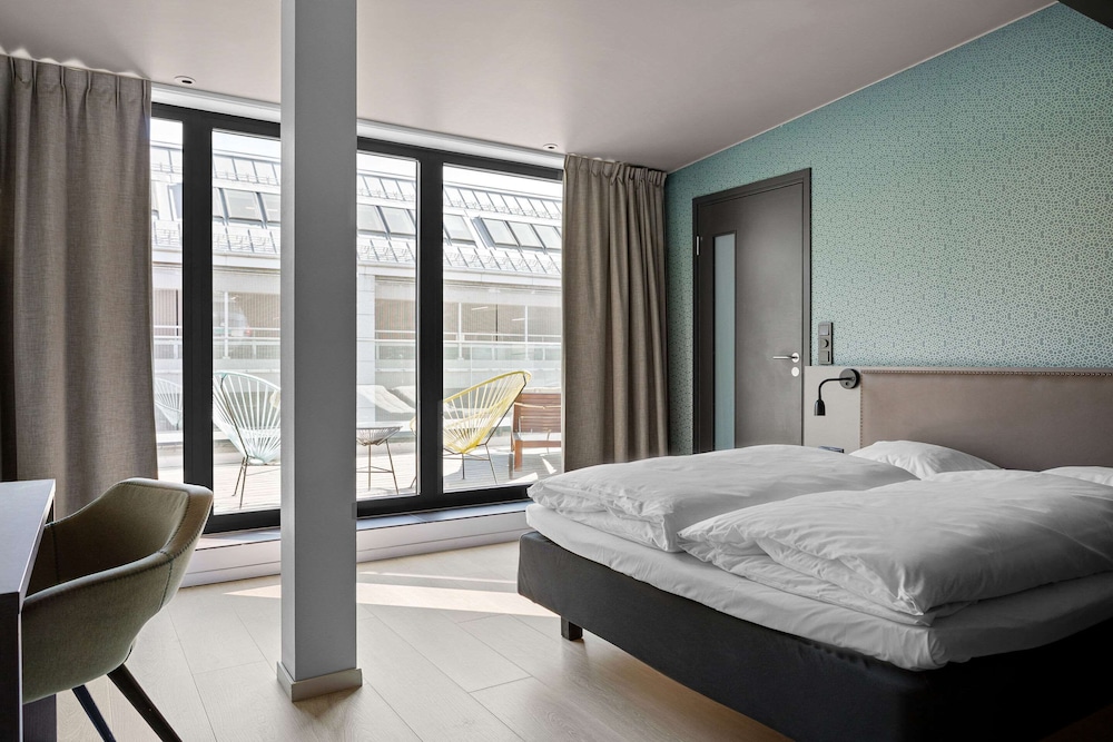 DELUXE, DOUBLE BED
