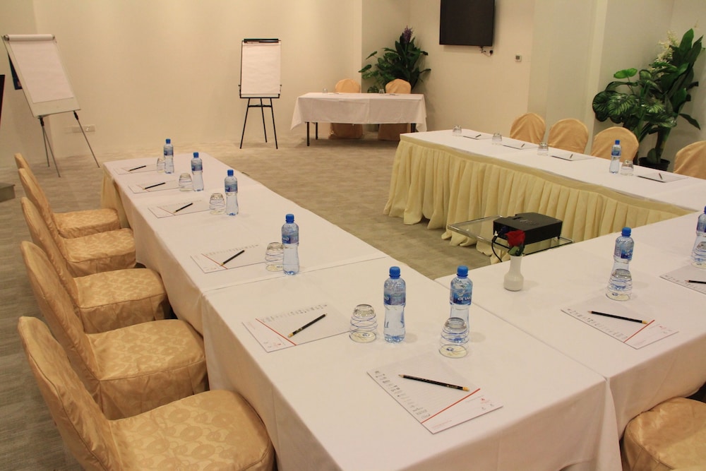 Gulf Suites Hotel Amwaj 39/50