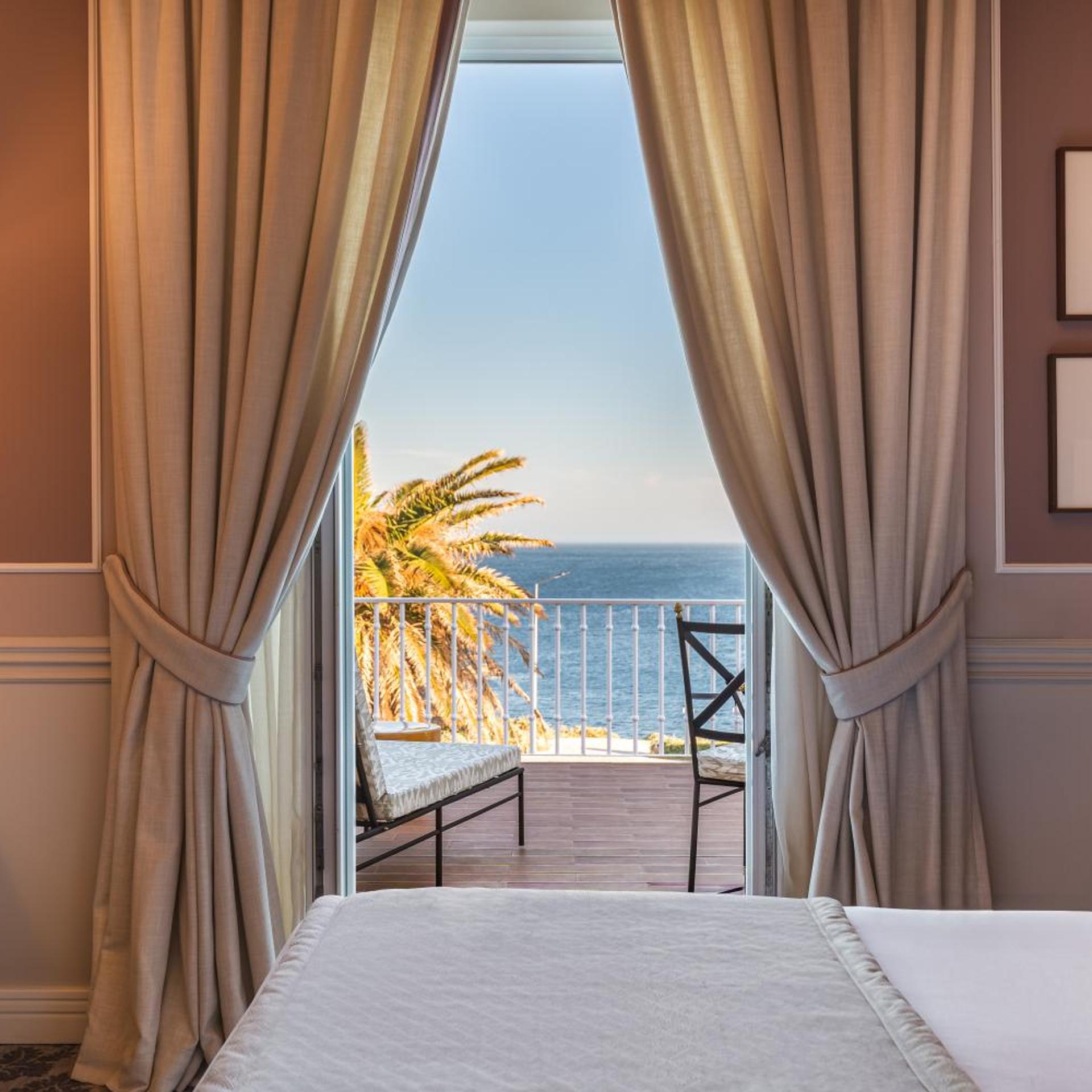 غرفة بريميوم بسرير مزدوج بإطلالة على البحر بشرفة، Hotel Senhora Da Guia 8/10