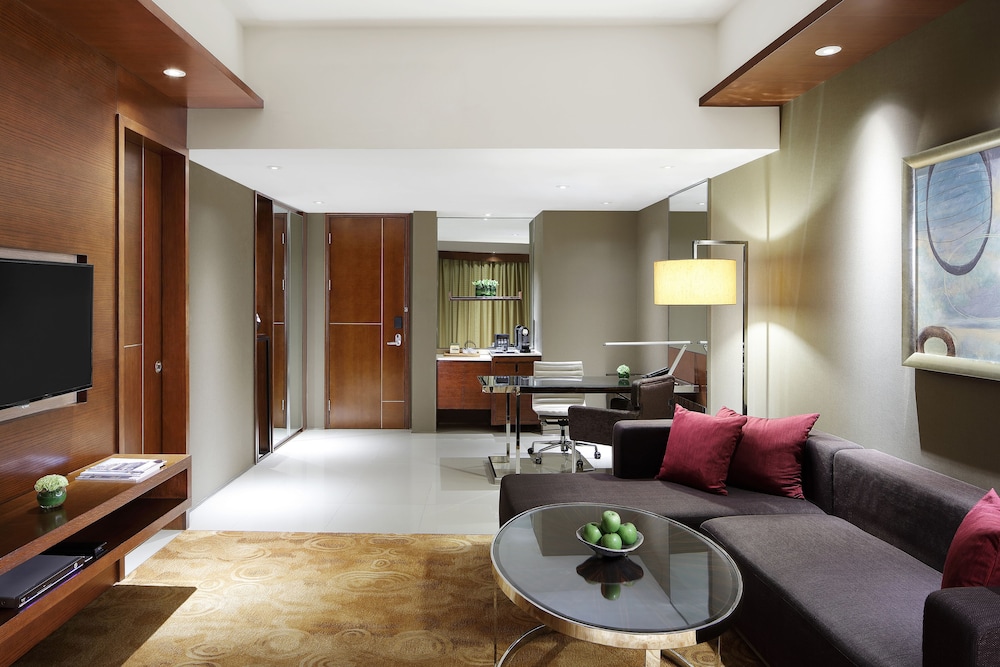New World Wuhan Hotel 35/70