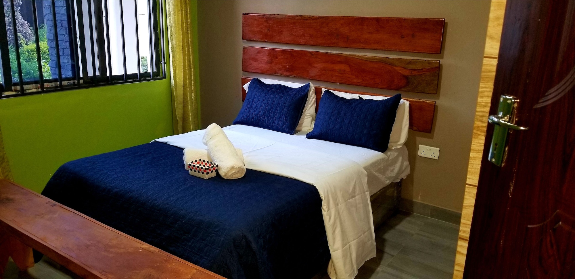 3 Bedrooms, Signature, House, Queen and Twin Beds, Pool Access، Exquisite Modern Apartment In Lusaka 8/10