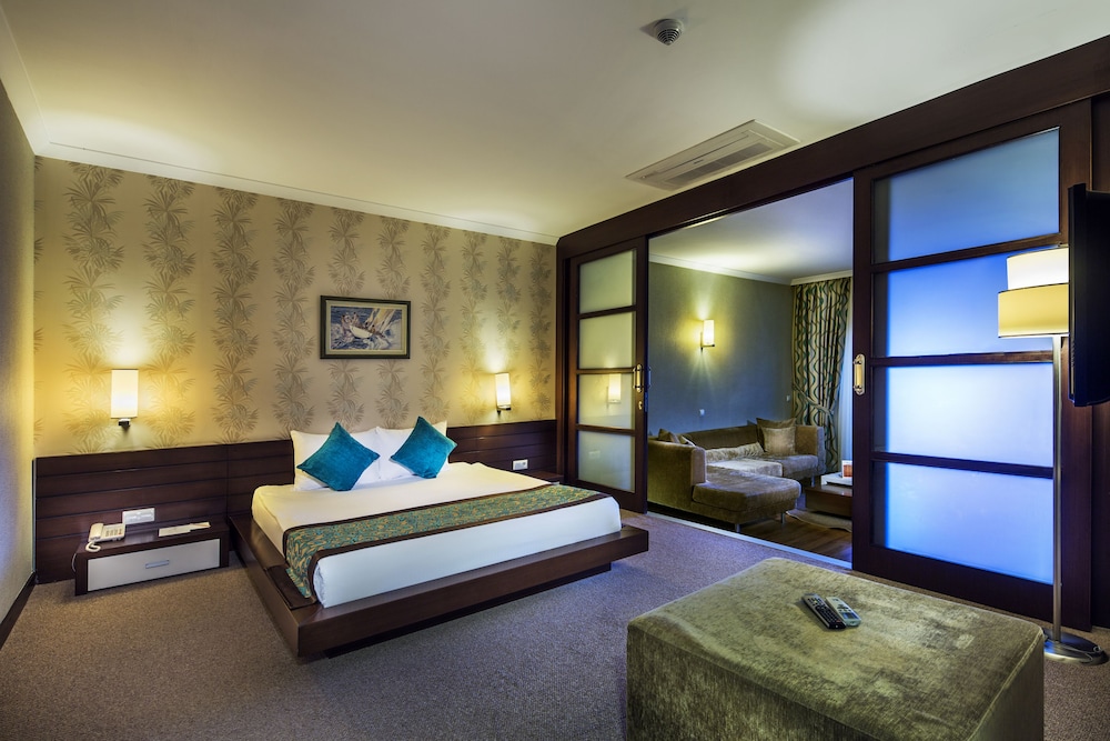 Catamaran Resort Hotel 30/71