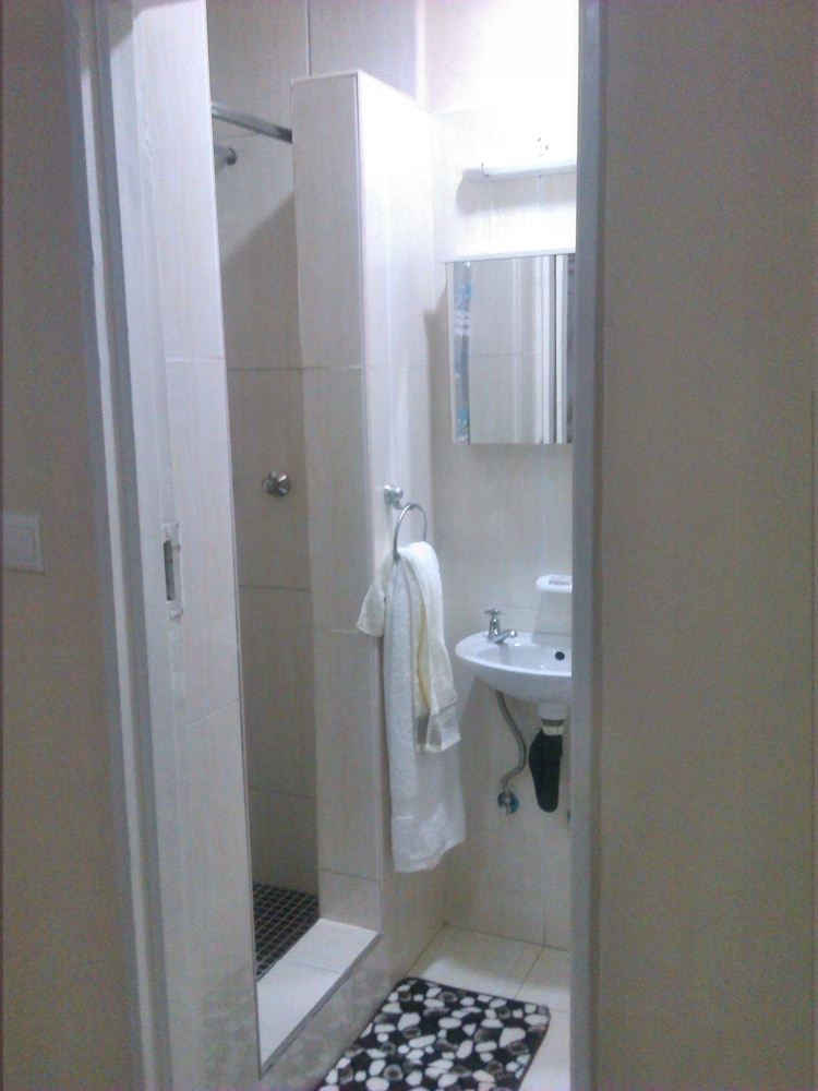 Home Up Guest House 20/25