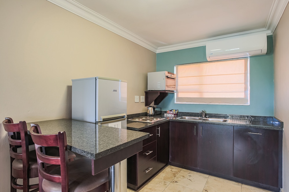 Sunninghill Guest Lodge 23/36