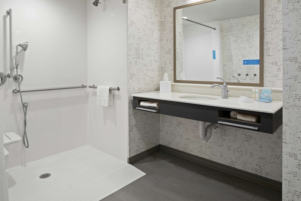 Hampton Inn and Suites Cranberry Pittsburgh 26/42