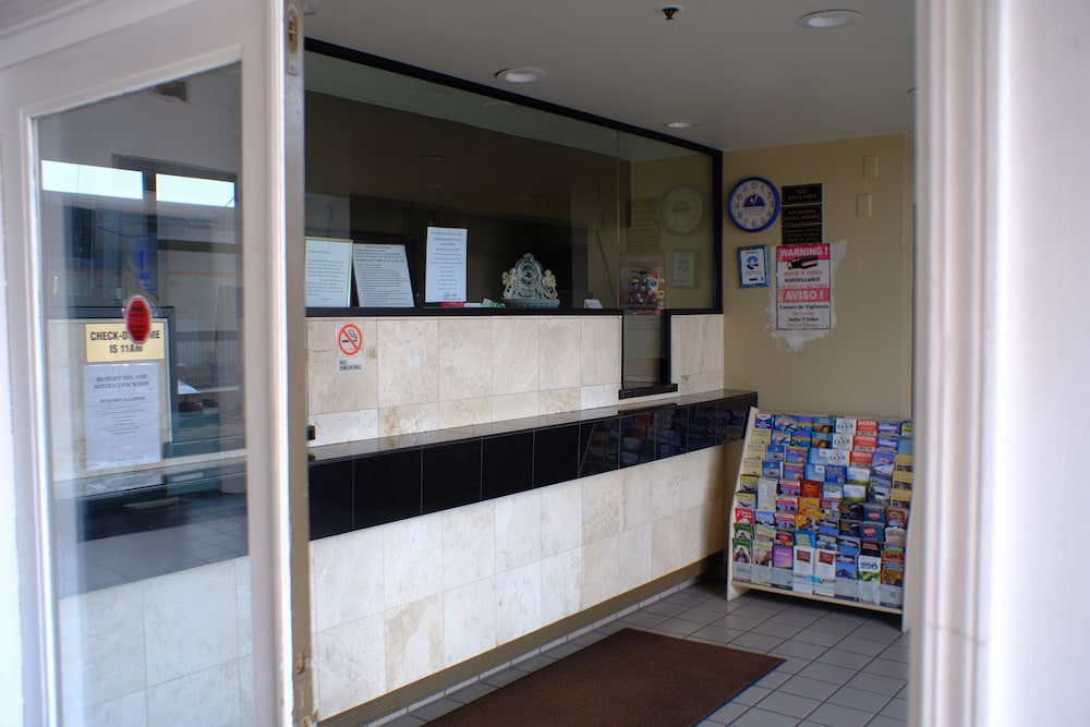 Budget Inn and Suites Stockton 13/55