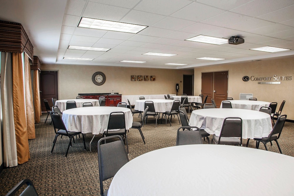 Comfort Suites Elgin Northwest 37/48