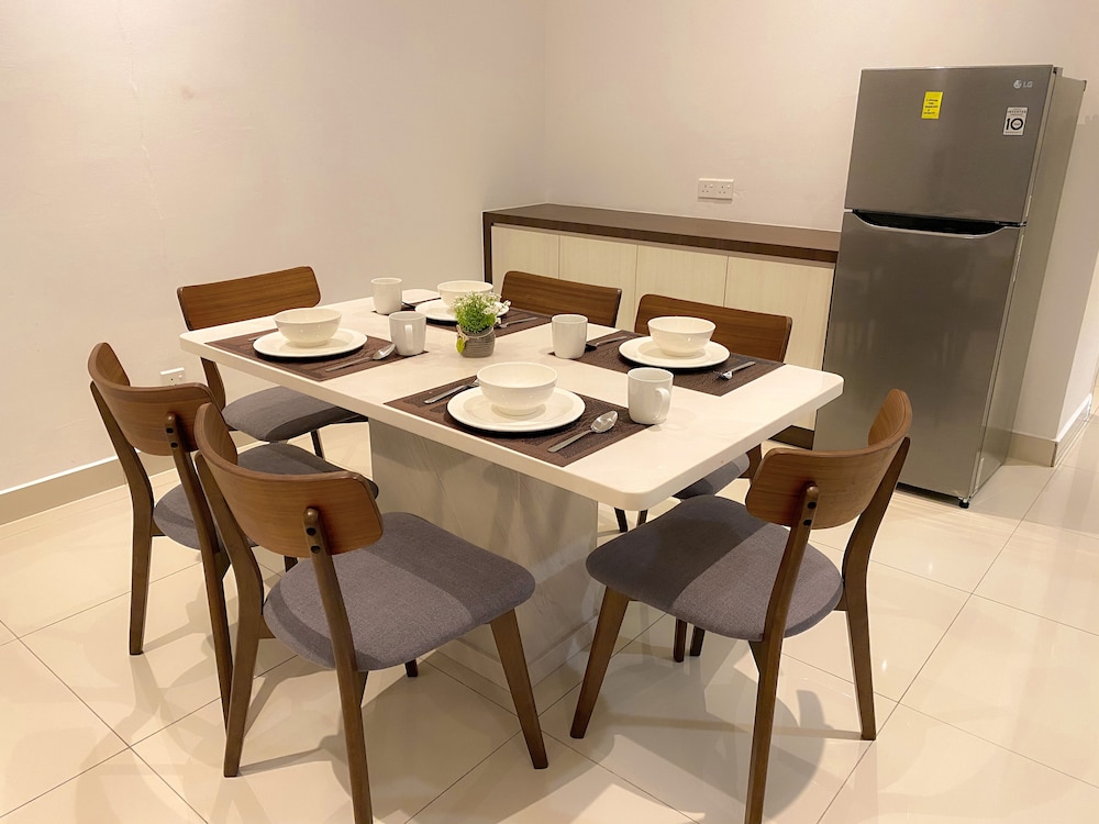 AZ HOTEL & SERVICED APARTMENTS 25/36