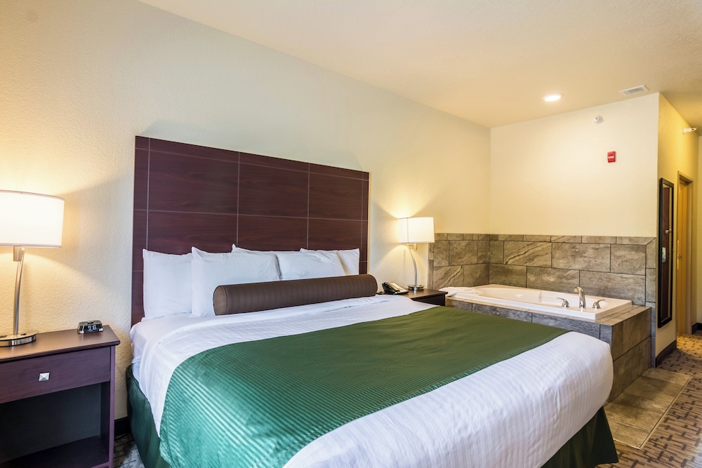 SUITE, KING BED