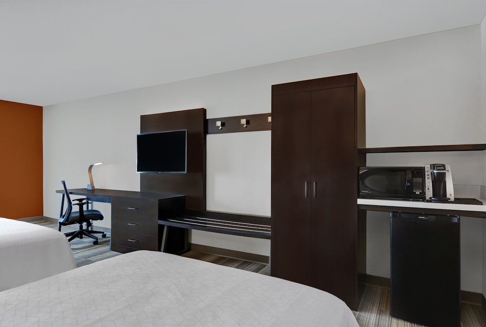 Holiday Inn Express Suites Atmore North 18/48