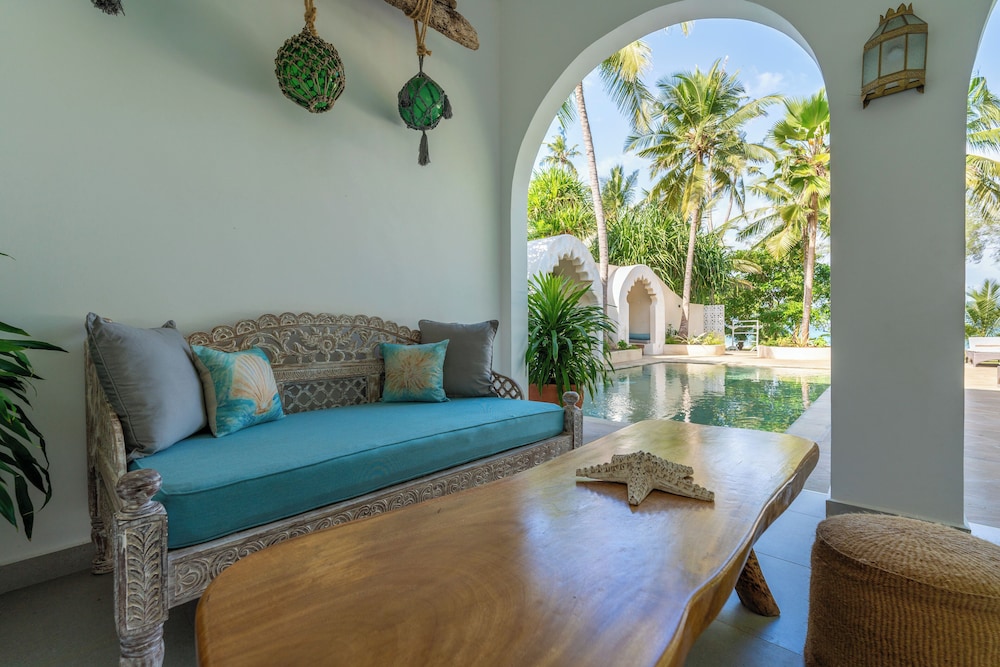 Nomad Beach Resort 46/76