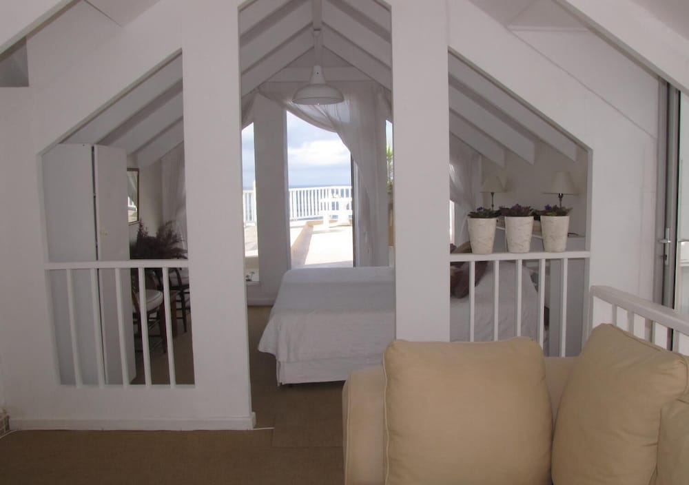 The Pink Lodge On The Beach 13/40