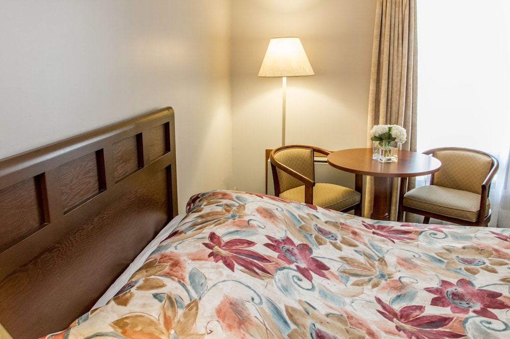 Rideau Heights Inn 11/54