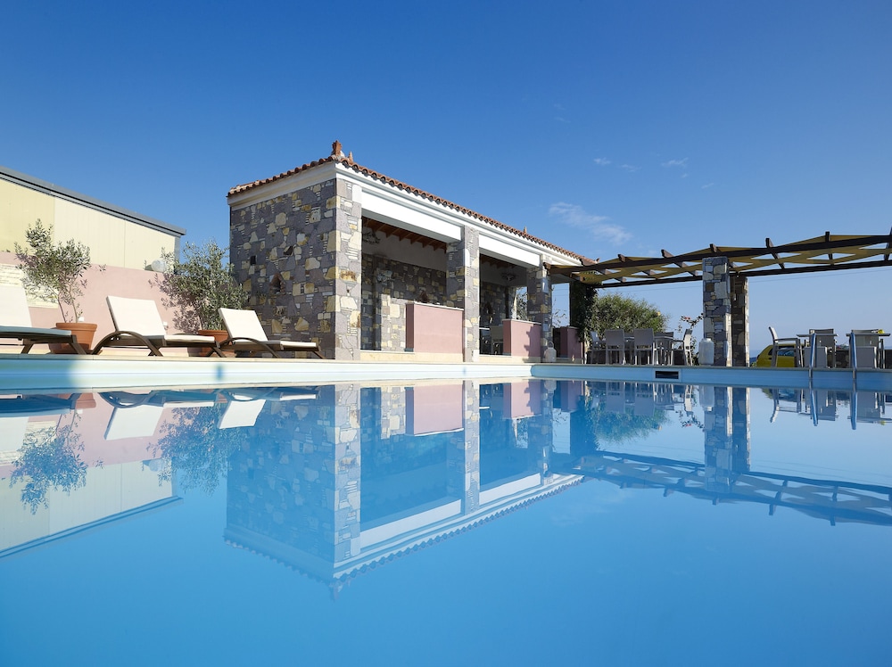 Aeolis Apartments & Studios 5/67