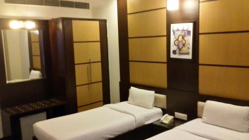 Karon Hotel Lajpat Nagar 18/60